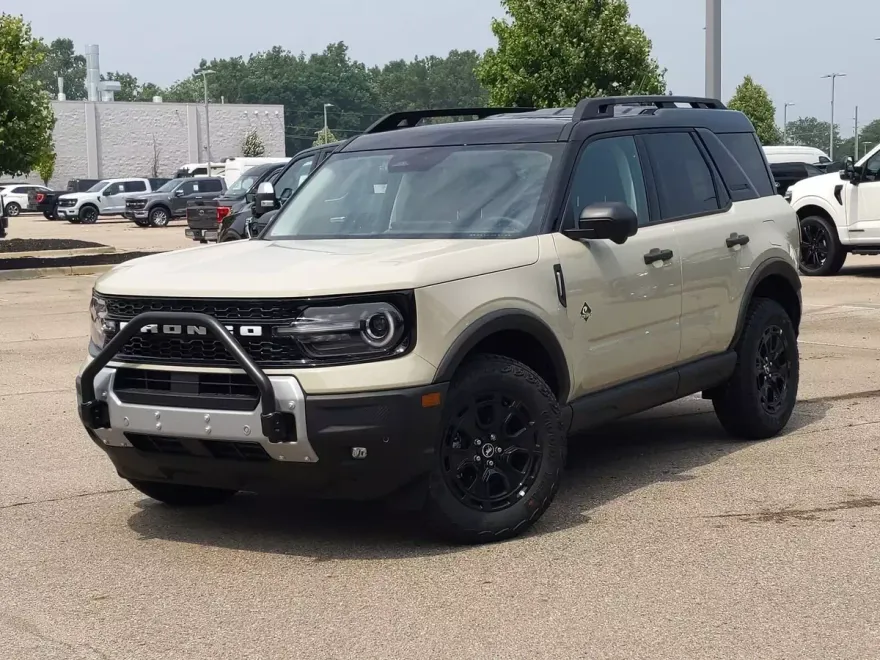 2025 Ford Bronco Sport Outer Banks photo 1