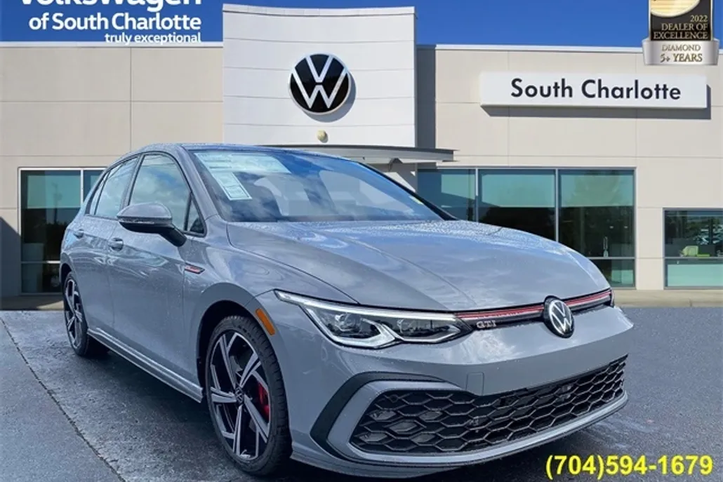 2024 Volkswagen Golf GTI SE photo 1