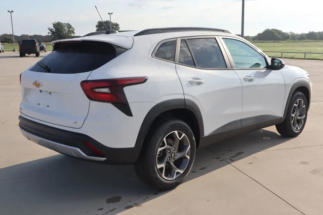 2025 Chevrolet Trax LT photo 1