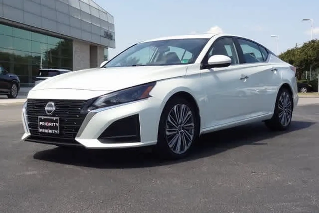 2023 Nissan Altima 2.5 SL photo 1