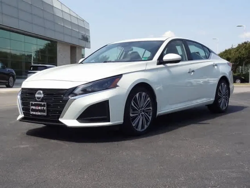 2023 Nissan Altima 2.5 SL photo 1