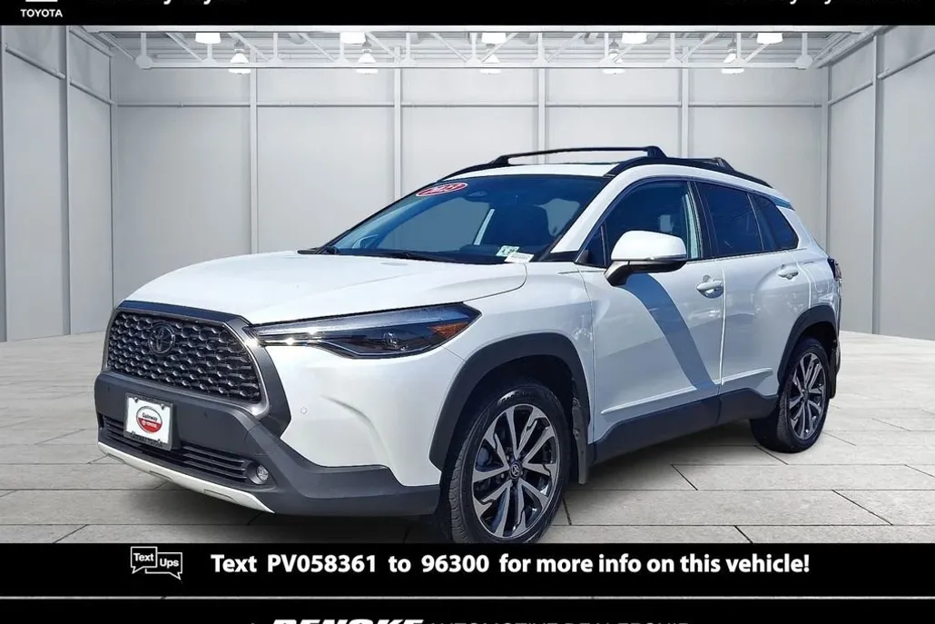2023 Toyota Corolla Cross XLE photo 1
