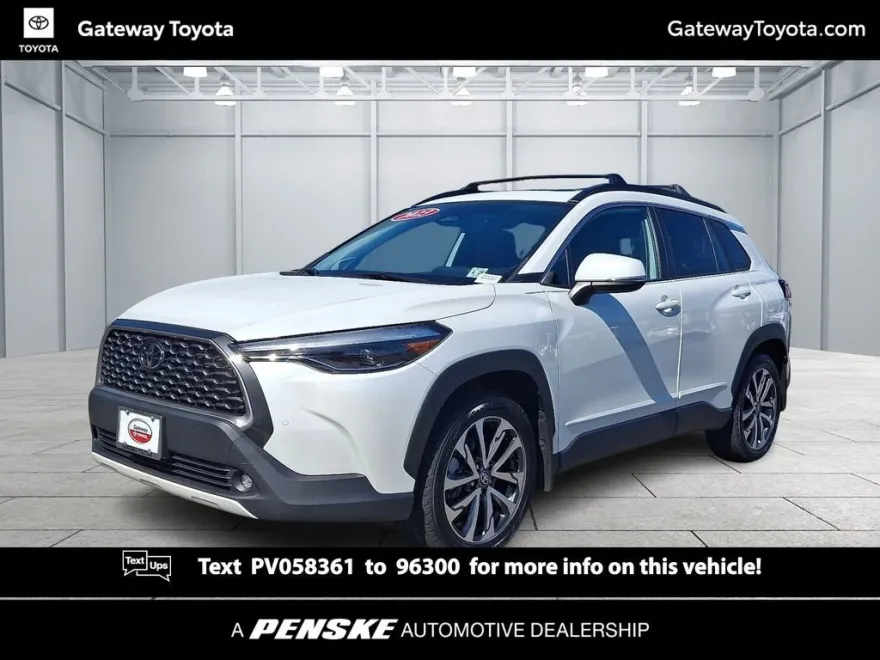 2023 Toyota Corolla Cross XLE photo 1