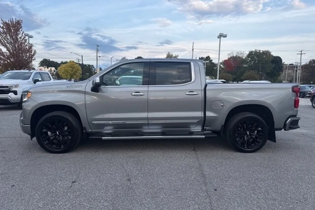 2023 Chevrolet Silverado 1500 High Country photo 1