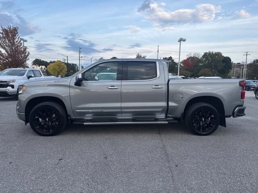 2023 Chevrolet Silverado 1500 High Country photo 1