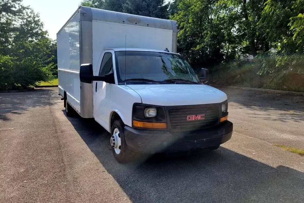 2016 Gmc Savana 3500 Cutaway photo 1