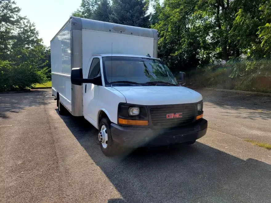 2016 Gmc Savana 3500 Cutaway photo 1