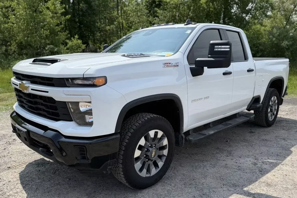 2024 Chevrolet Silverado 2500HD Custom photo 1