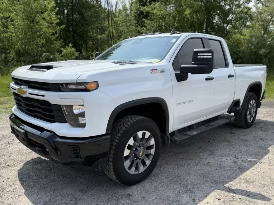 2024 Chevrolet Silverado 2500HD Custom photo 1