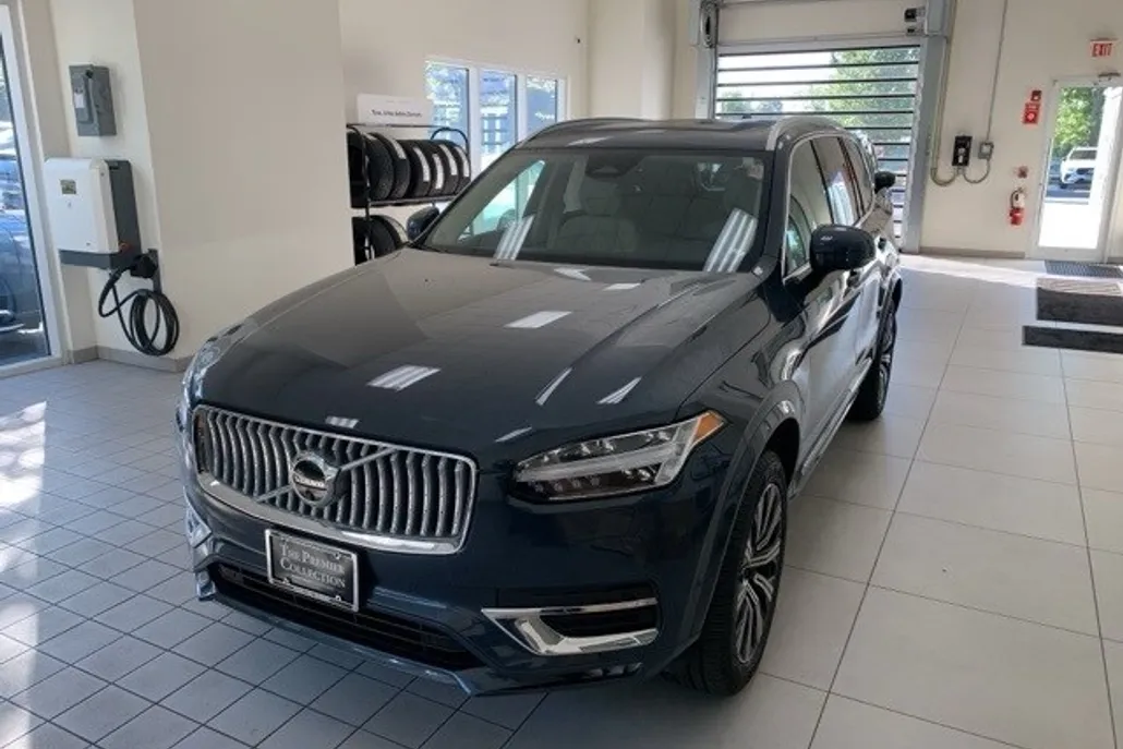 2024 Volvo XC90 B5 Plus photo 1