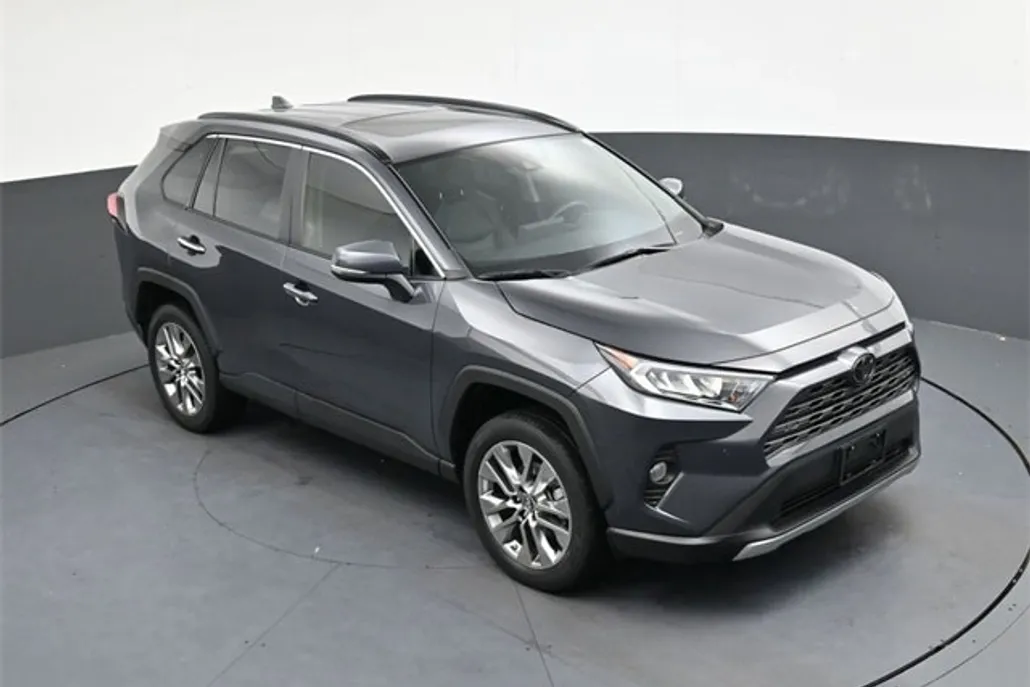 2019 Toyota RAV4 Limited photo 1