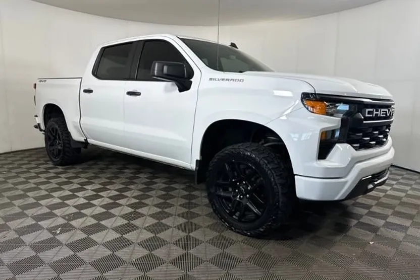 2023 Chevrolet Silverado 1500 Custom photo 1