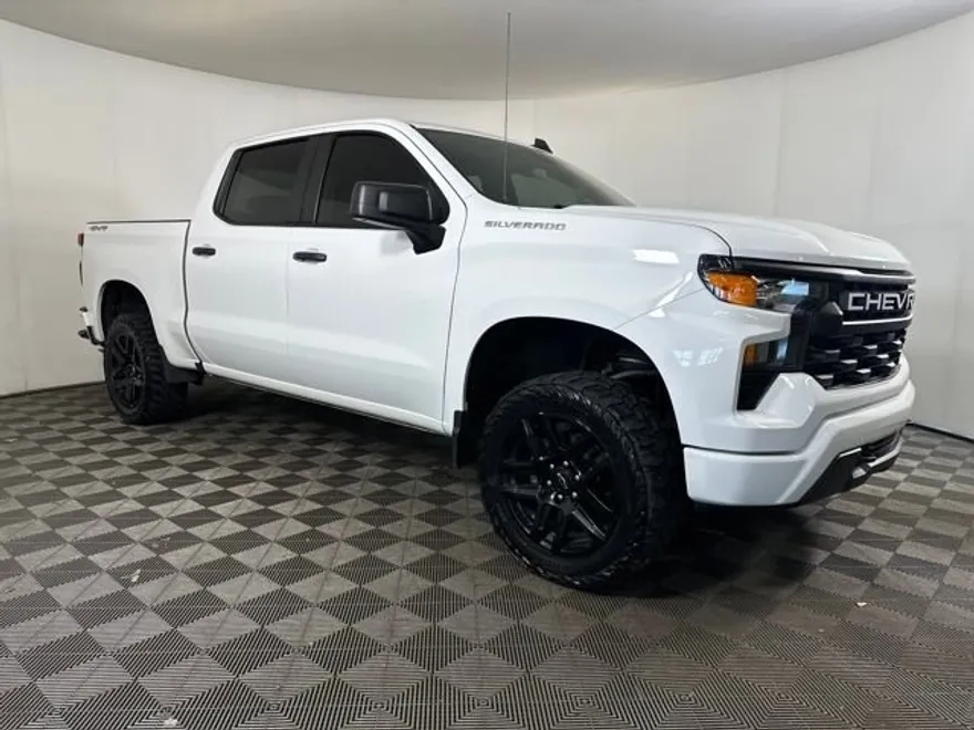 2023 Chevrolet Silverado 1500 Custom photo 1
