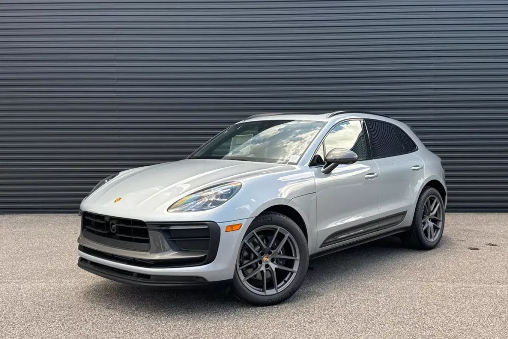 2025 Porsche Macan T photo 1
