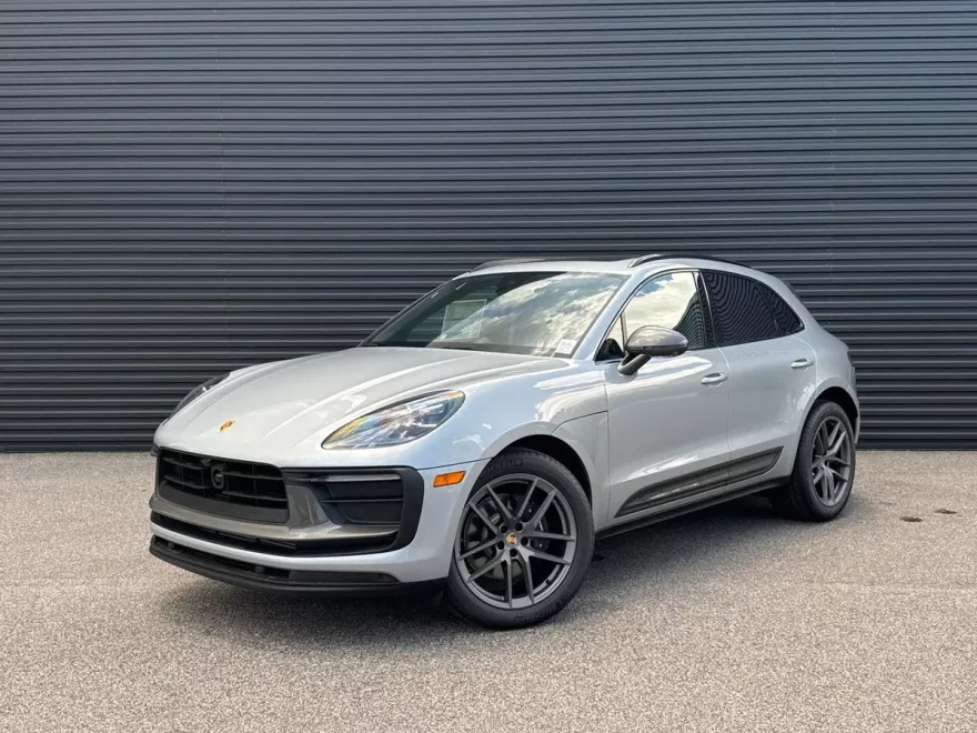 2025 Porsche Macan T photo 1