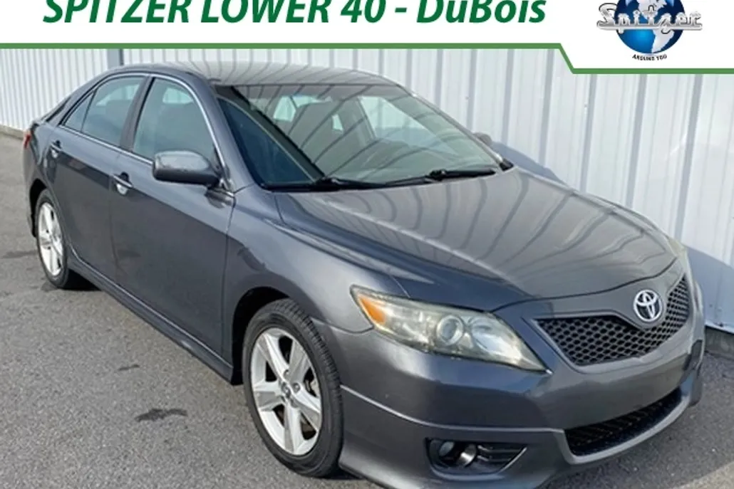 2011 Toyota Camry SE photo 1