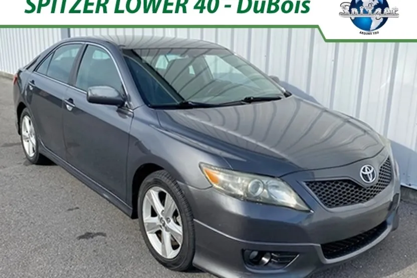 2011 Toyota Camry SE photo 1
