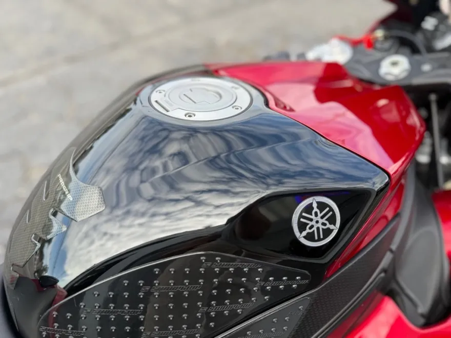 2011 Yamaha YZF-R1 photo 1