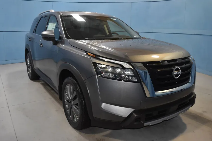 2025 Nissan Pathfinder SL photo 1