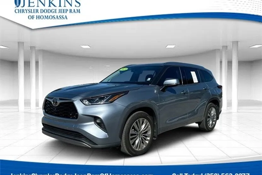 2023 Toyota Highlander L photo 1