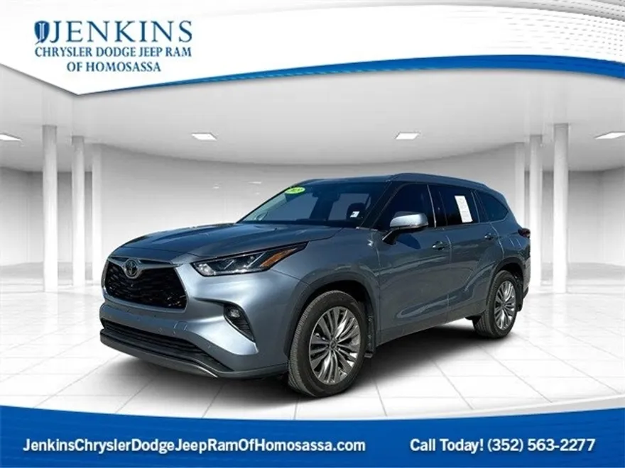2023 Toyota Highlander L photo 1