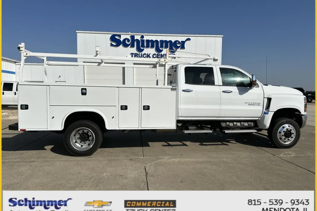 2024 Chevrolet Silverado 6500HD LT photo 1