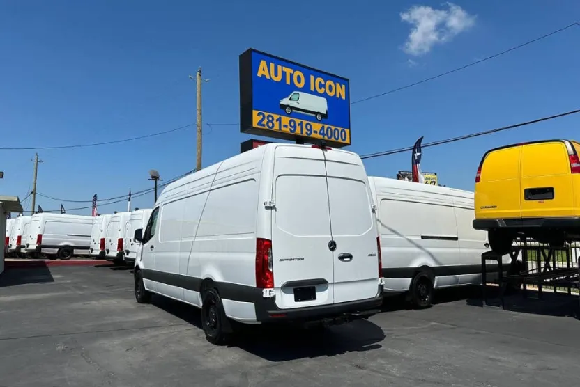 2025 Mercedes Benz Sprinter 2500 photo 1