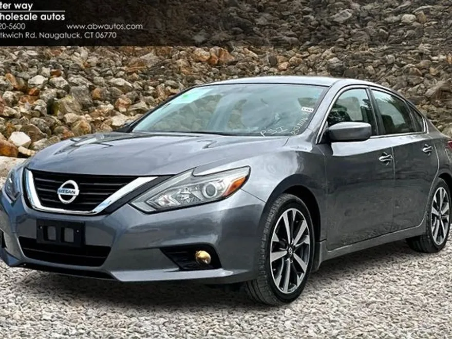 2017 Nissan Altima 2.5 SR photo 1