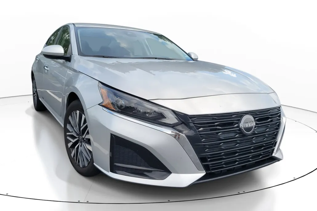 2023 Nissan Altima 2.5 SV photo 1