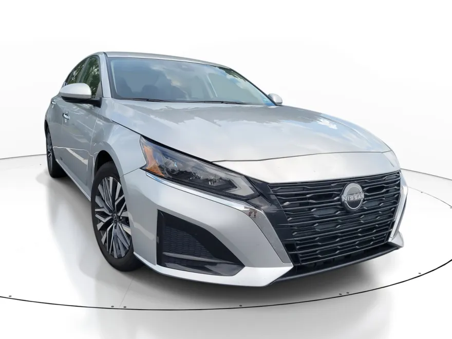 2023 Nissan Altima 2.5 SV photo 1