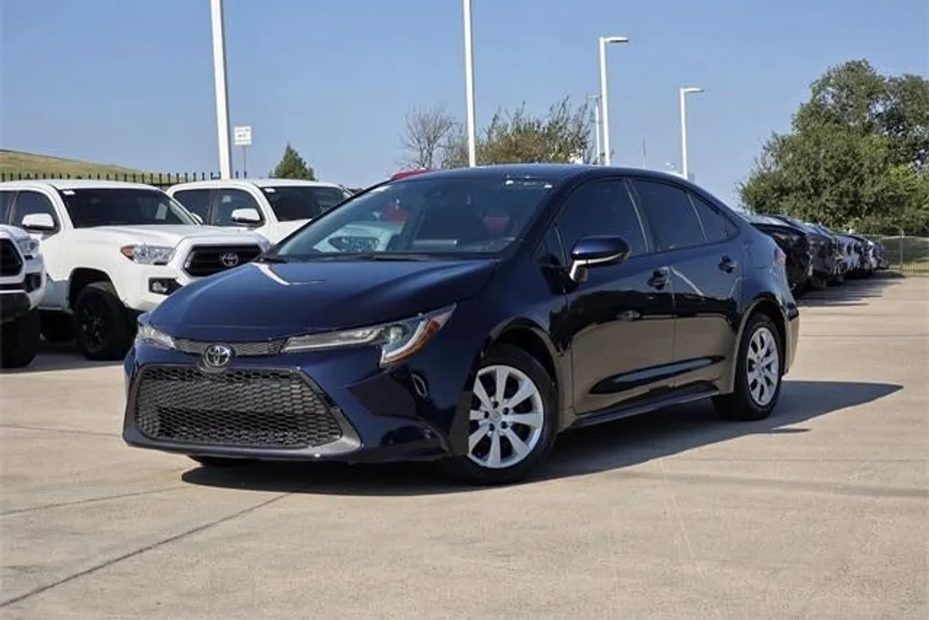 2022 Toyota Corolla LE photo 1