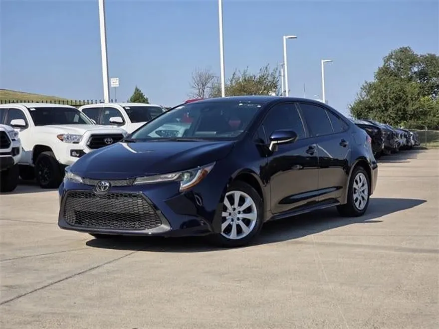 2022 Toyota Corolla LE photo 1