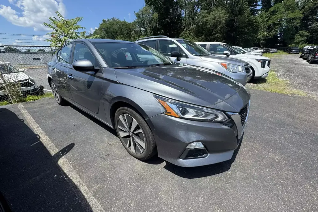 2022 Nissan Altima 2.5 SV photo 1