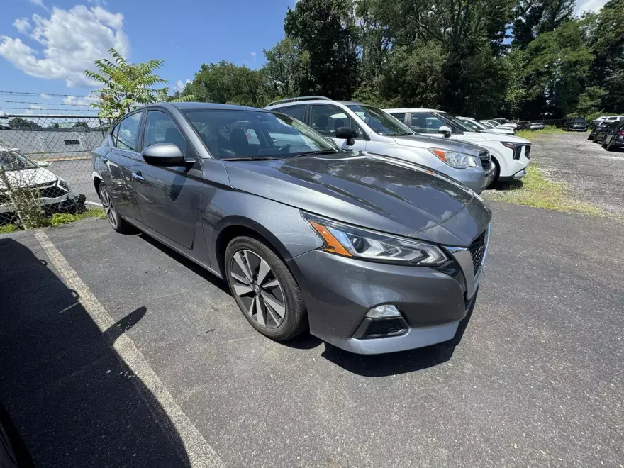 2022 Nissan Altima 2.5 SV photo 1