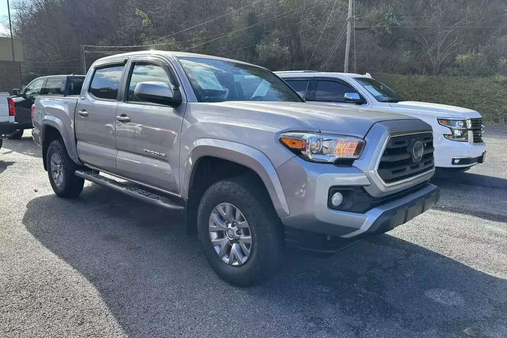 2018 Toyota Tacoma SR photo 1