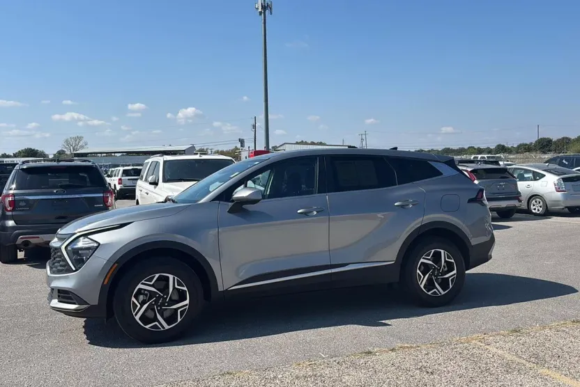 2023 Kia Sportage LX photo 1