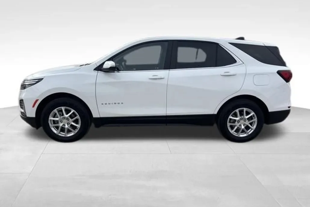 2023 Chevrolet Equinox LT photo 1