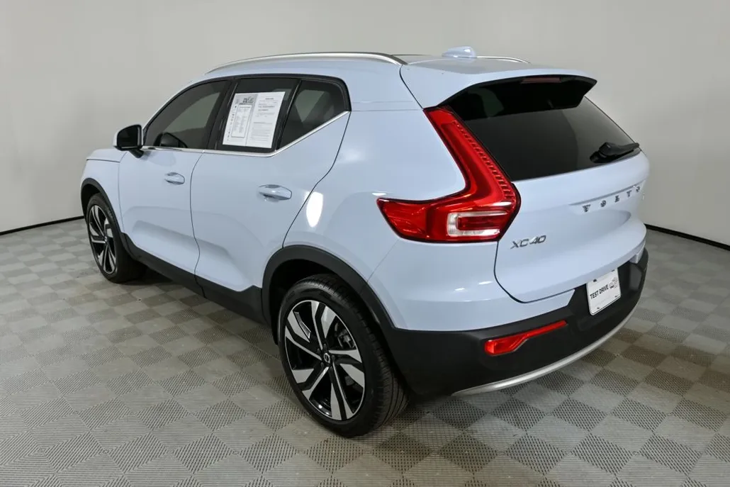 2024 Volvo XC40 Ultimate photo 1