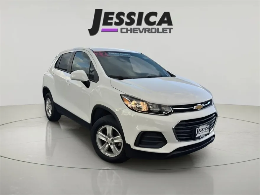 2022 Chevrolet Trax LS photo 1