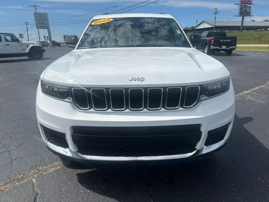 2025 Jeep Grand Cherokee Laredo X photo 1