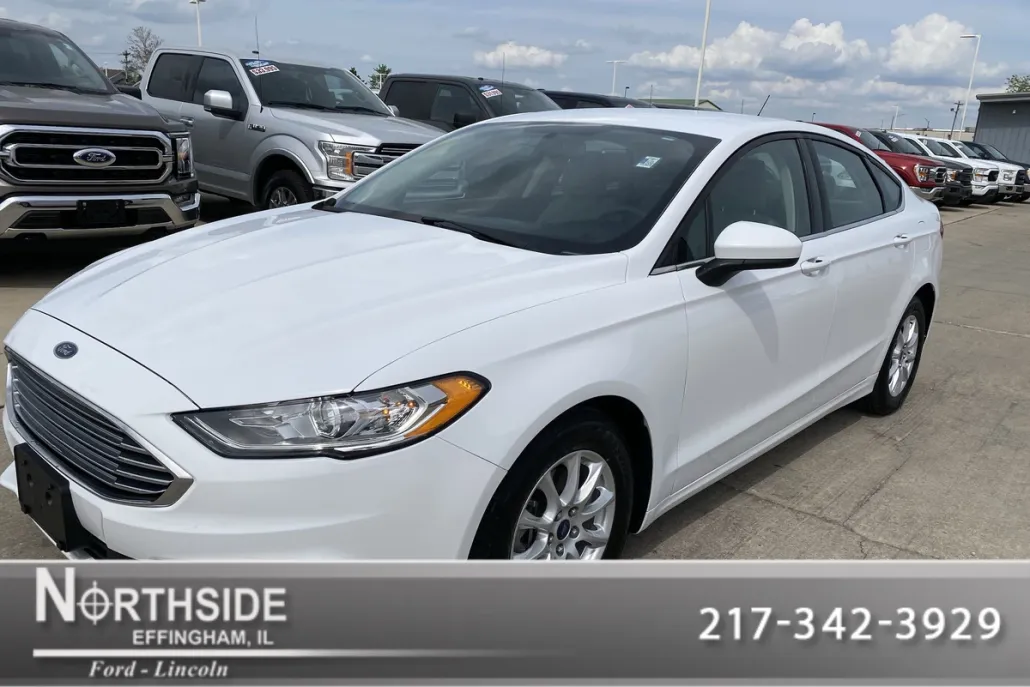 2017 Ford Fusion S photo 1