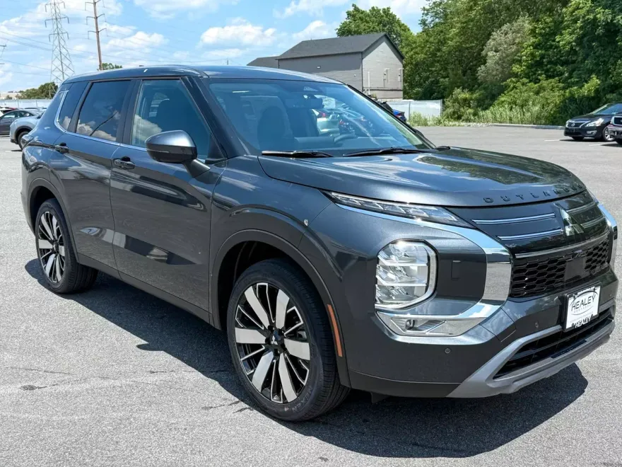 2025 Mitsubishi Outlander SE Ralliart photo 1
