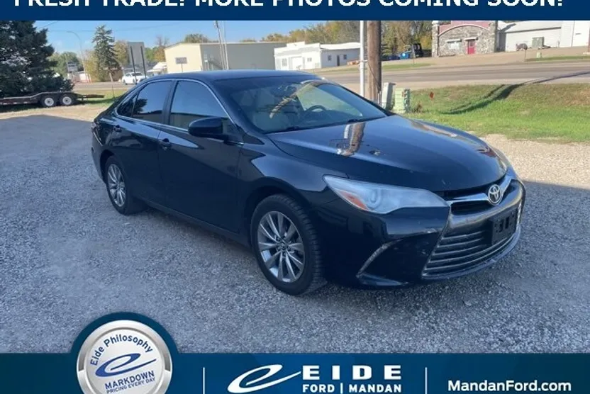 2016 Toyota Camry XLE photo 1