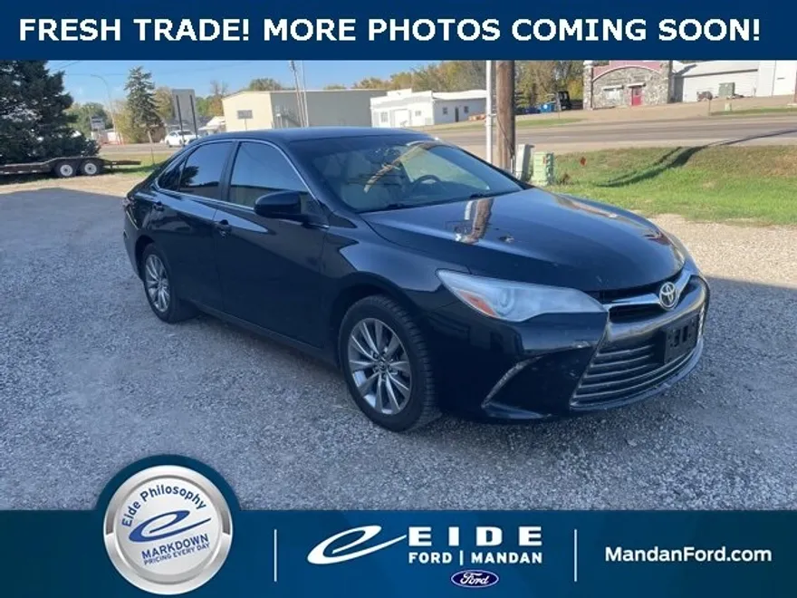 2016 Toyota Camry XLE photo 1