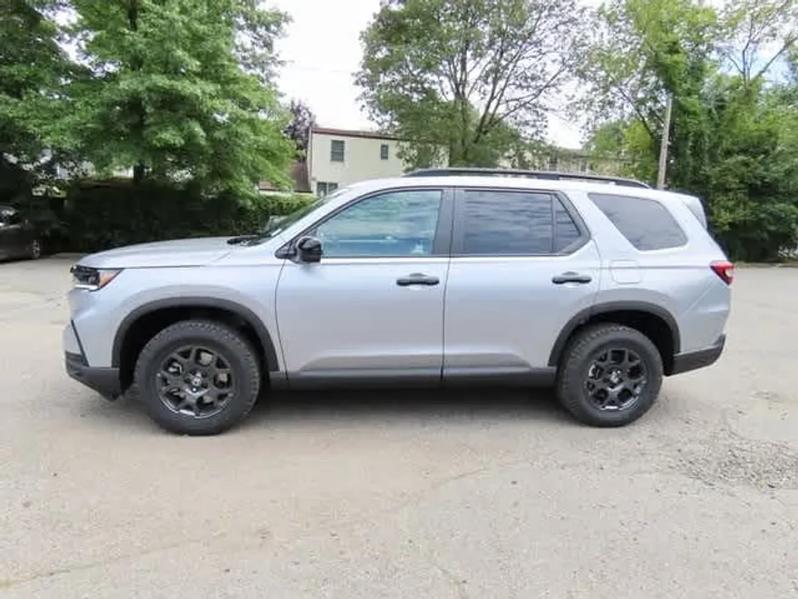 2025 Honda Pilot TrailSport photo 1