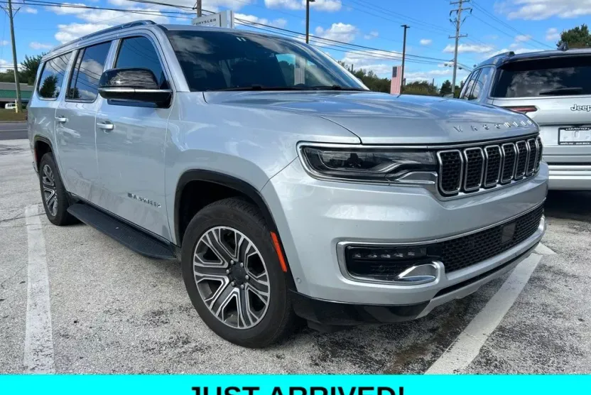 2023 Jeep Grand Wagoneer II photo 1