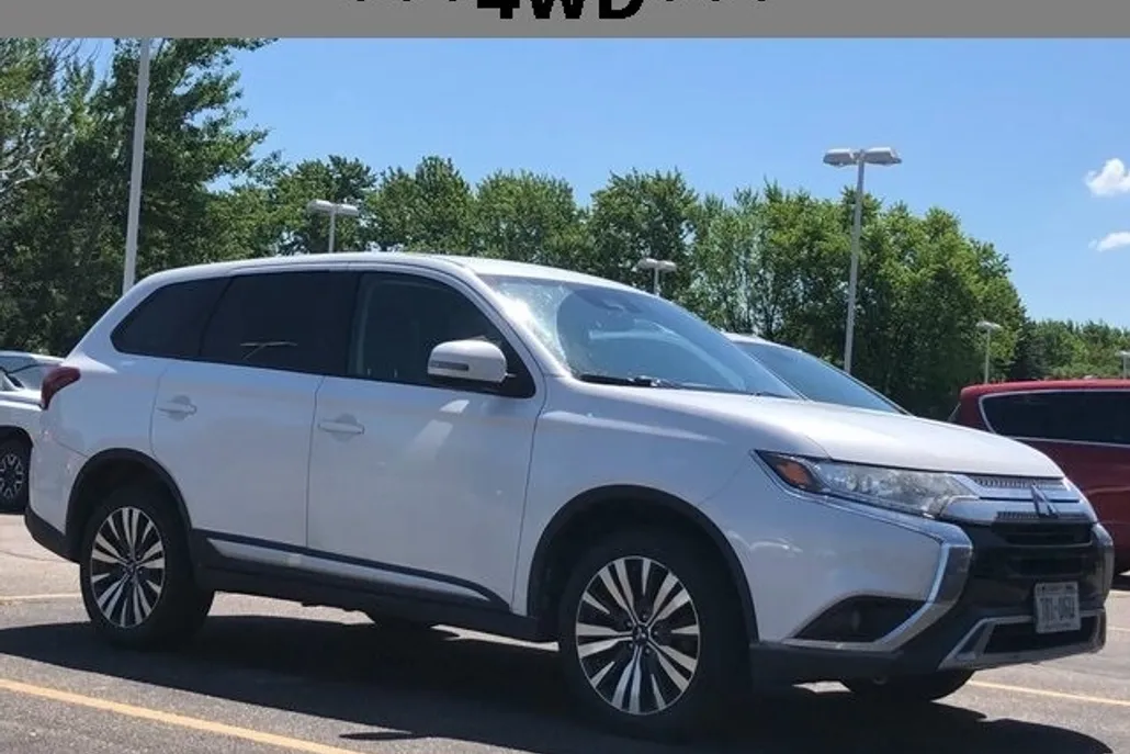 2020 Mitsubishi Outlander ES photo 1