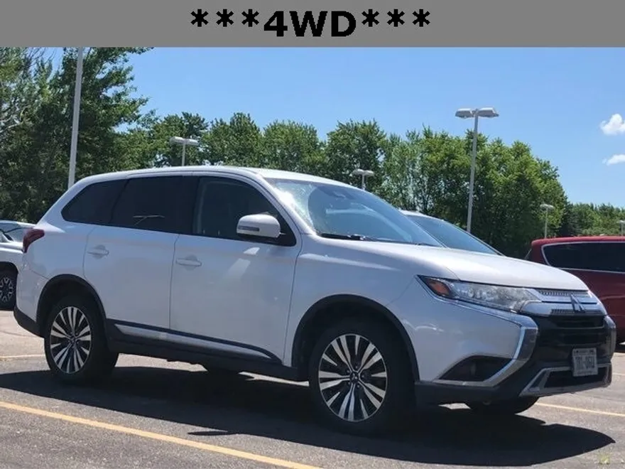 2020 Mitsubishi Outlander ES photo 1