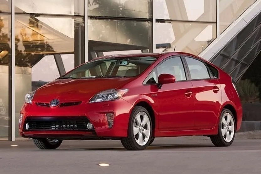 2015 Toyota Prius Four photo 1