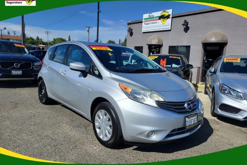 2015 Nissan Versa Note SV photo 1